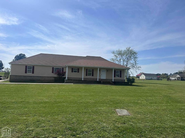 ranch-style home featuring a front lawn and covered porch