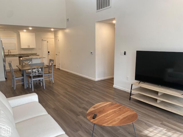 4710 Antosh Cir, Jonesboro, AR 72404 - living area featuring baseboards, dark wood finished floors, and a high ceiling