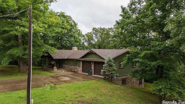 view of front of home featuring a garage and a front lawn