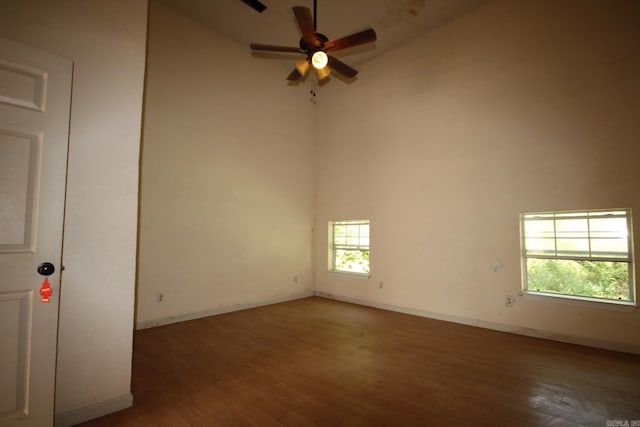 spare room featuring dark wood-type flooring and ceiling fan