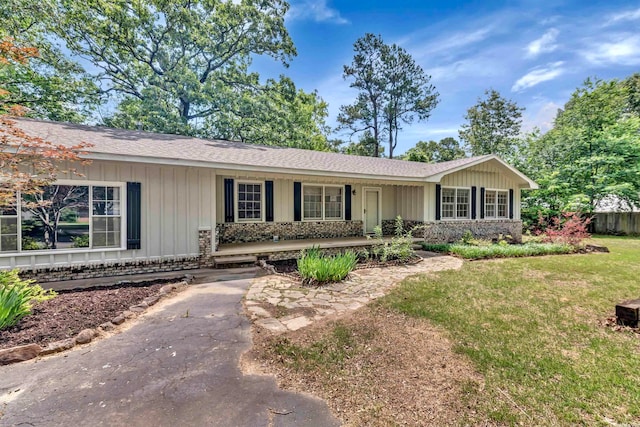 ranch-style home with a front lawn