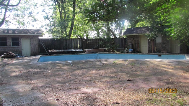 view of swimming pool