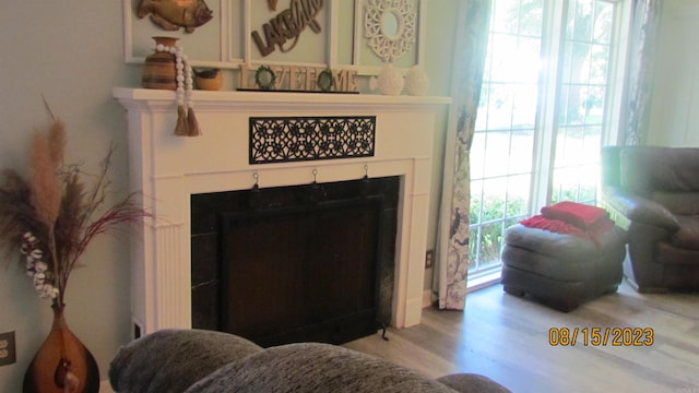 interior details with light hardwood / wood-style floors