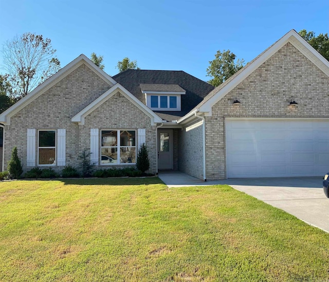 view of front of home featuring a front lawn and a garage