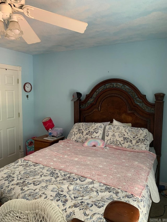 bedroom featuring ceiling fan