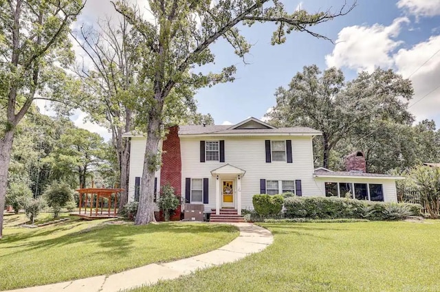 view of front of house featuring a front yard