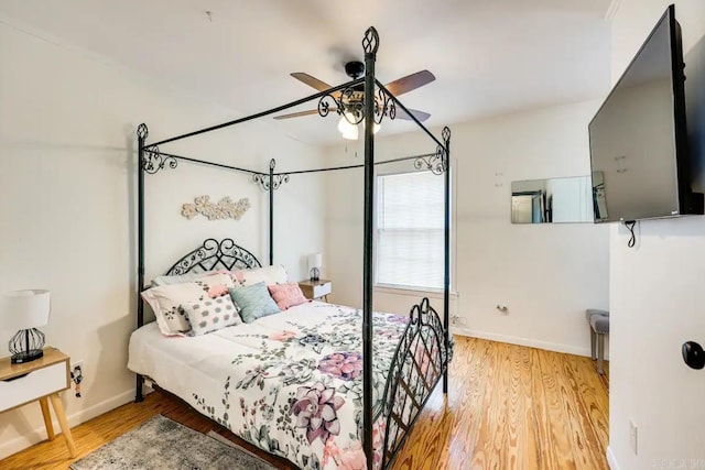 bedroom featuring light hardwood / wood-style floors and ceiling fan