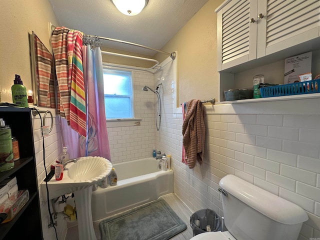 bathroom featuring a textured ceiling, tile walls, toilet, and shower / bath combo