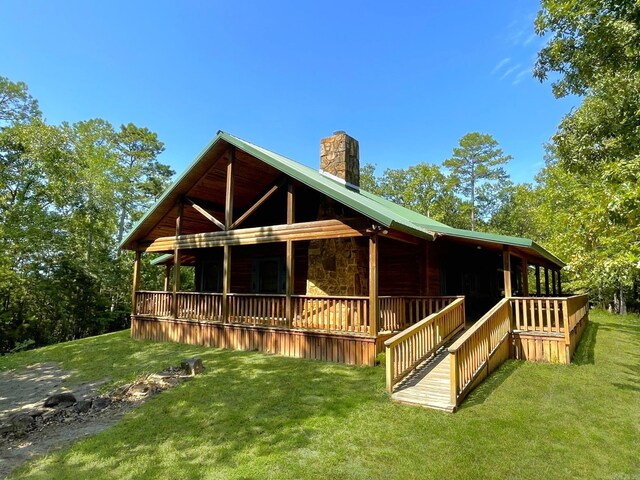 view of front of home featuring a front lawn
