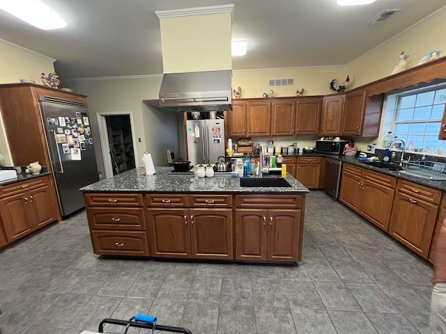 kitchen featuring light tile floors, sink, a center island, and stainless steel appliances