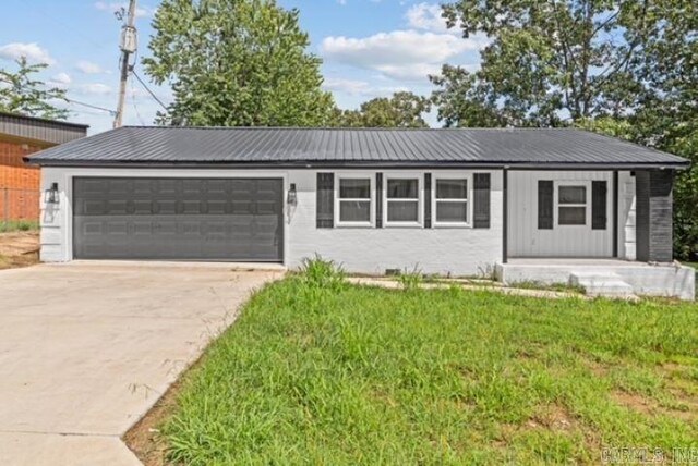 single story home featuring a front yard and a garage