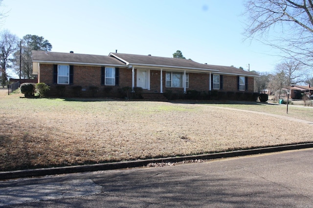 single story home with a front yard