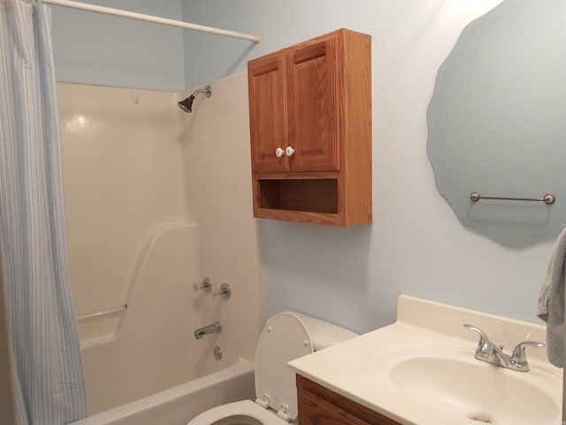 full bathroom with shower / bath combo with shower curtain, toilet, and large vanity