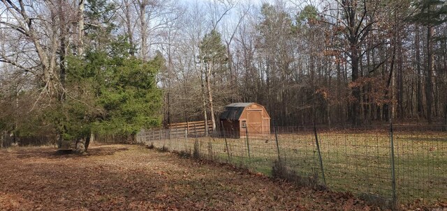 view of yard with an outdoor structure