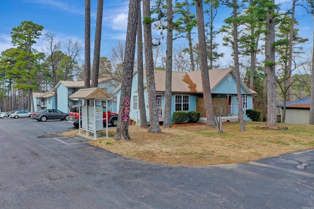 view of front of property with a front lawn