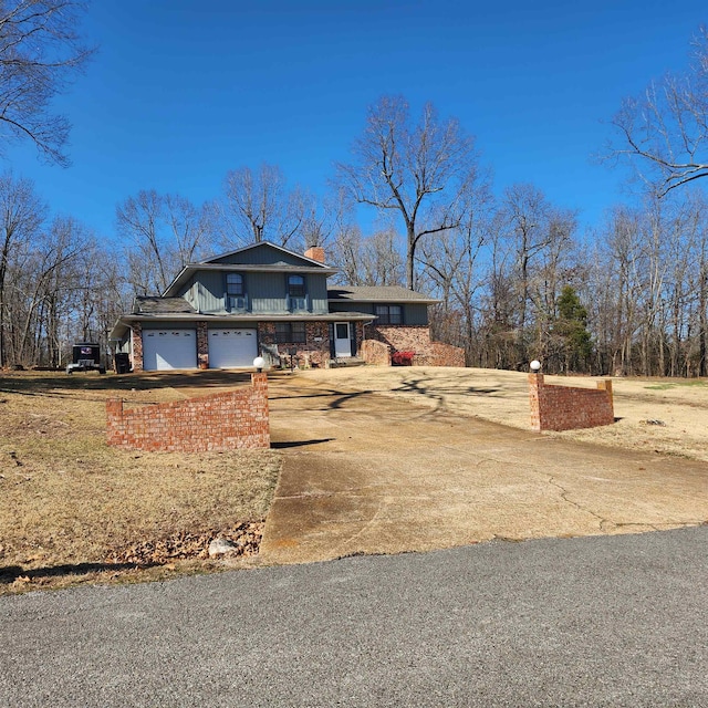 view of front facade featuring a garage