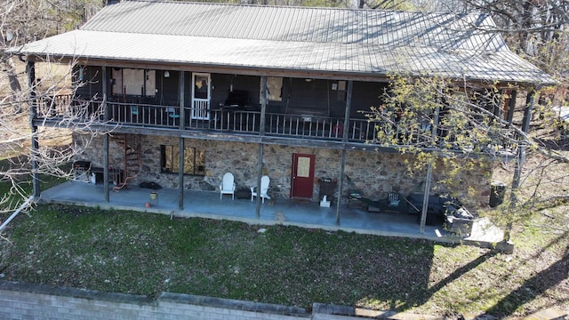 view of front facade with a front yard and a patio area