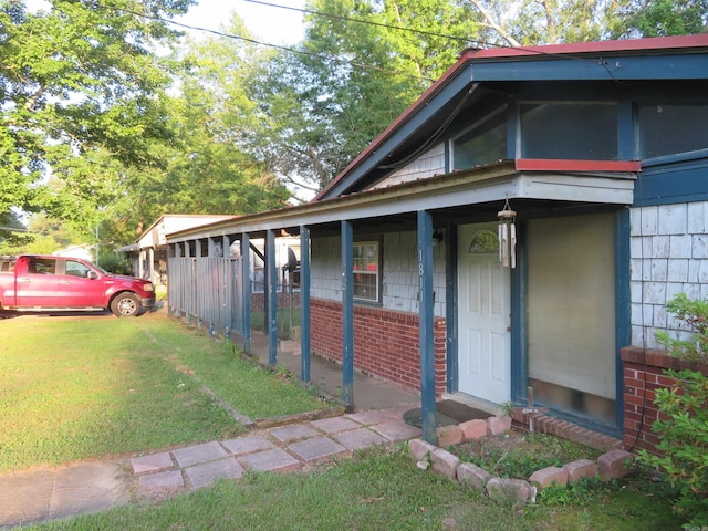 property entrance featuring a lawn