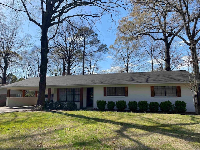 single story home featuring a front yard