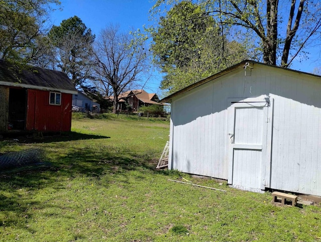 view of shed / structure featuring a yard