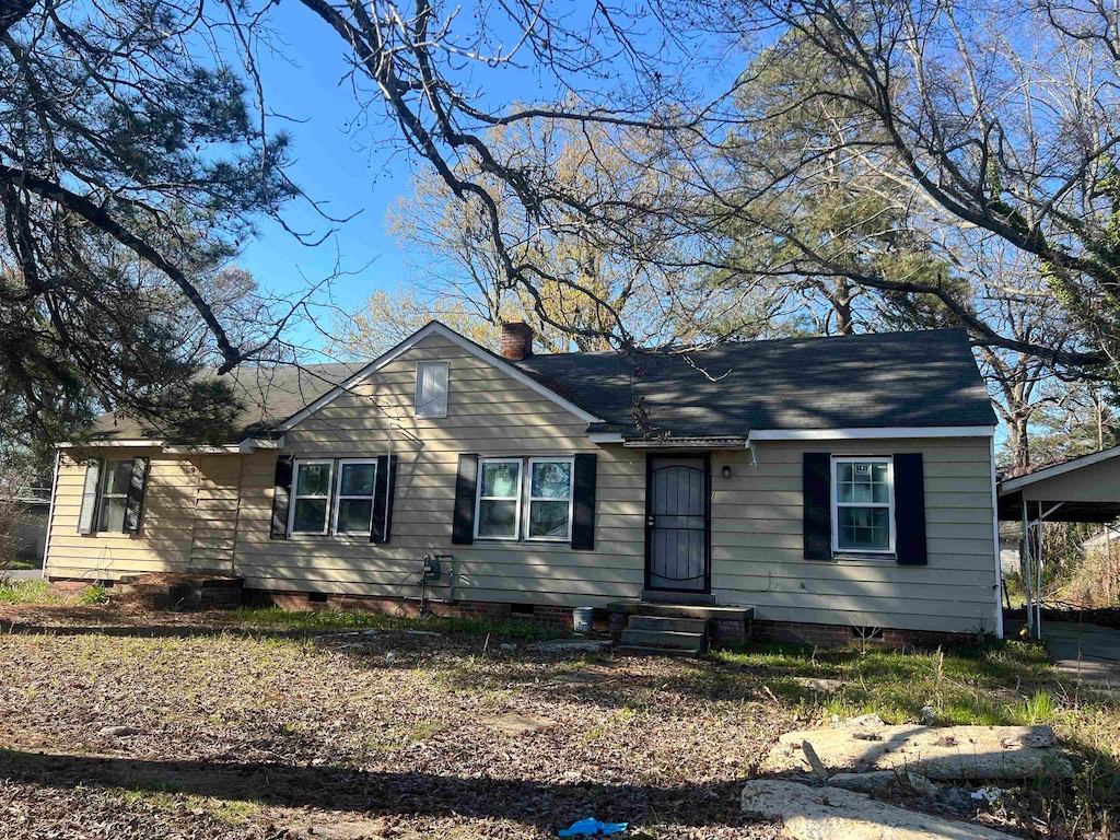 single story home with a carport