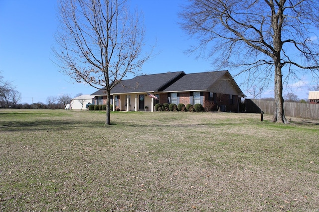 single story home featuring a front lawn