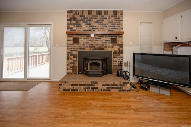 living room featuring crown molding and light hardwood / wood-style floors