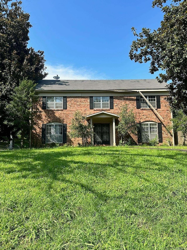 view of front of property with a front lawn