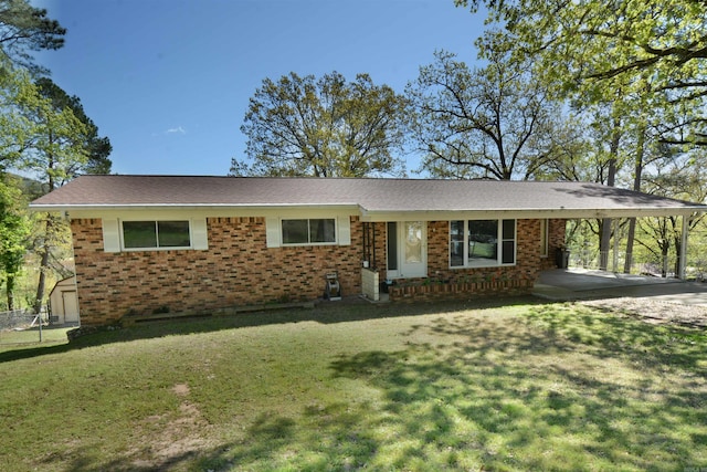 ranch-style home featuring a front yard