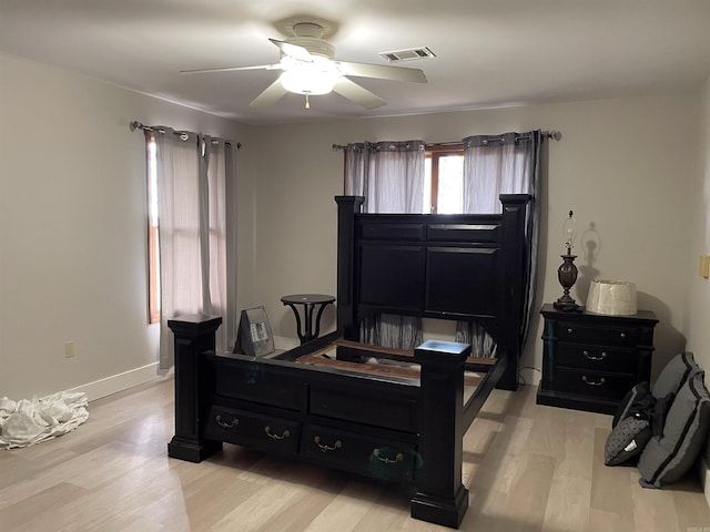 bedroom featuring light hardwood / wood-style floors and ceiling fan