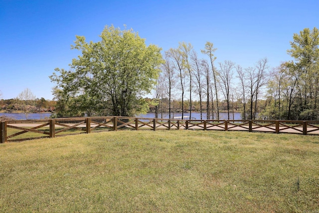 view of yard featuring a water view