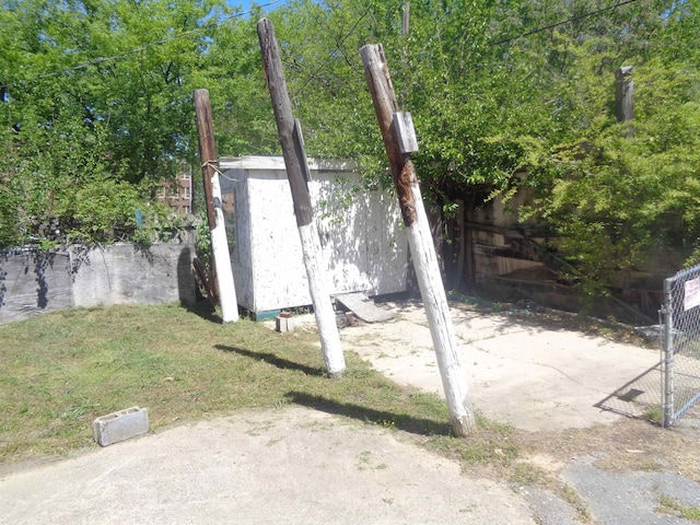 view of outdoor structure with an outbuilding and fence