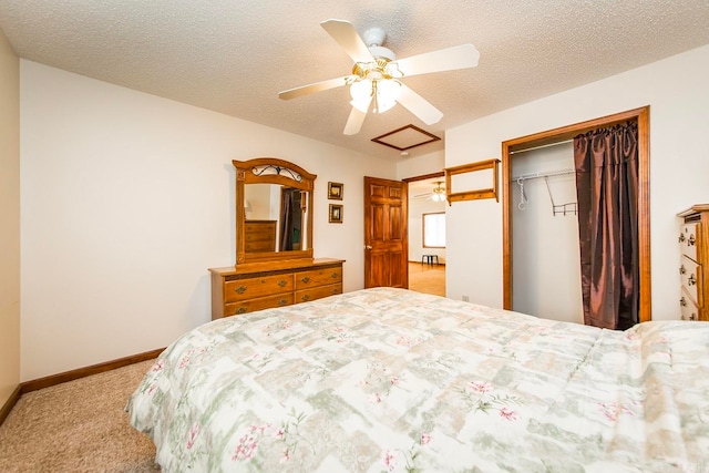 bedroom with ceiling fan, a textured ceiling, a closet, and carpet