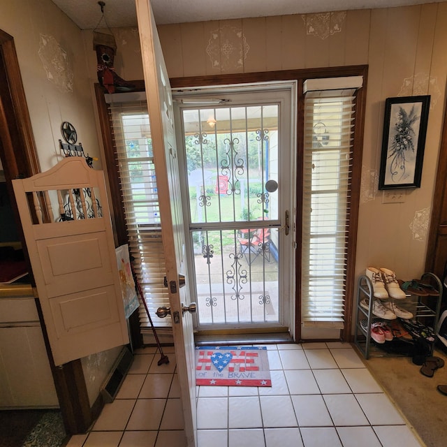 doorway to outside with light tile flooring