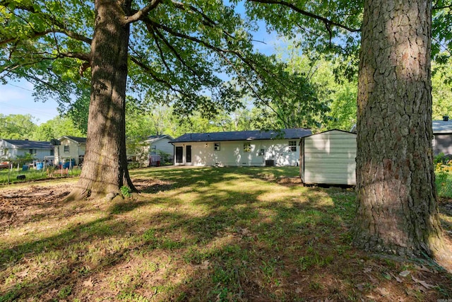 view of yard with a shed