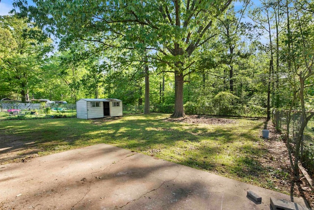 view of yard featuring a shed and a patio