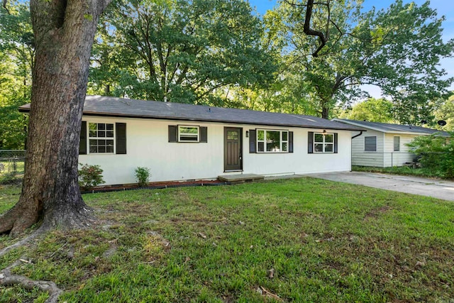 ranch-style home with a front yard