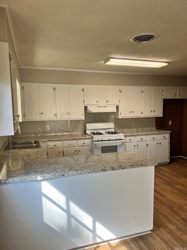 kitchen with white range with gas cooktop, sink, white cabinetry, dark wood-type flooring, and kitchen peninsula