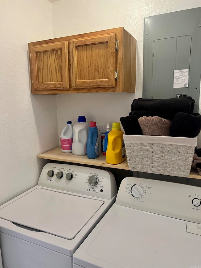 washroom featuring cabinets and washing machine and dryer