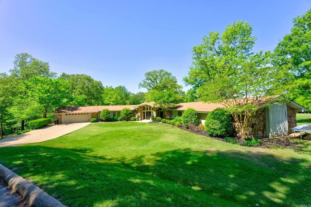 view of yard featuring a garage