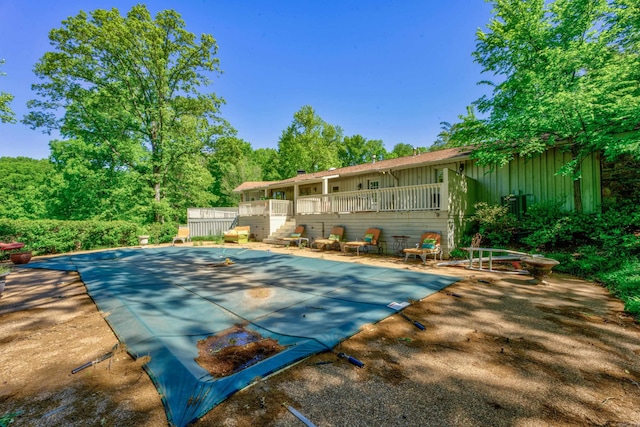 view of swimming pool featuring a shed