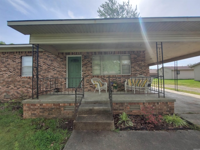 view of front of property featuring covered porch