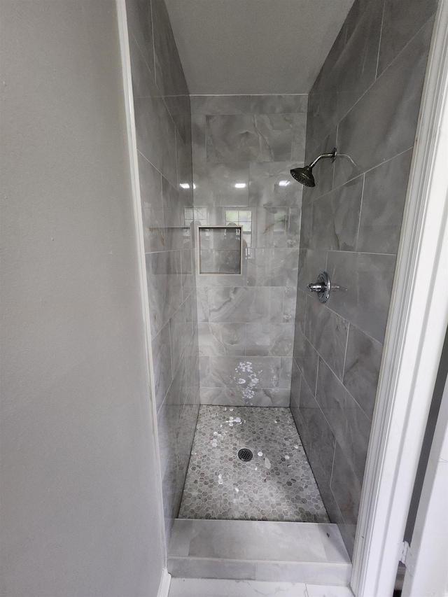 bathroom featuring a tile shower