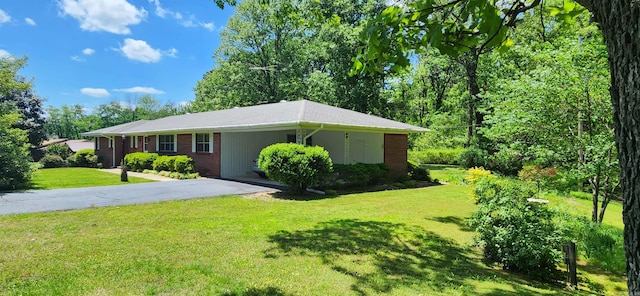 view of front of property with a front lawn