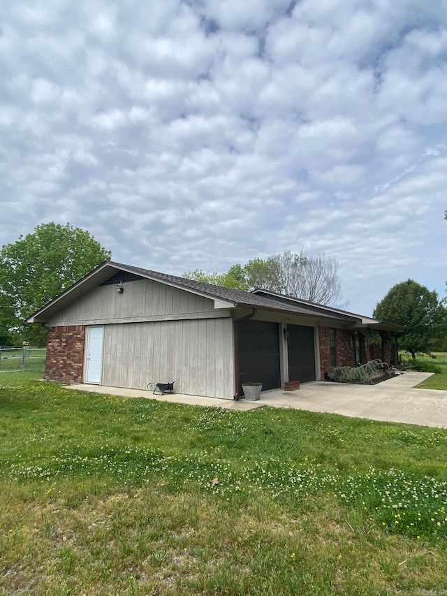 view of outdoor structure featuring a yard and a garage