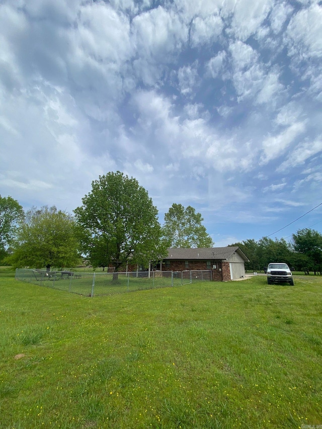 view of yard with a rural view