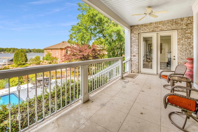 balcony featuring ceiling fan