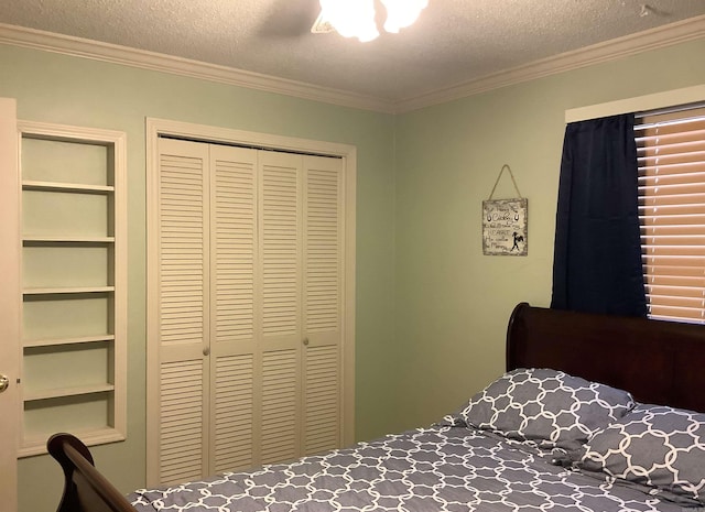 bedroom with ornamental molding, ceiling fan, and a textured ceiling