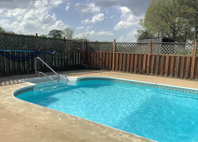 view of swimming pool