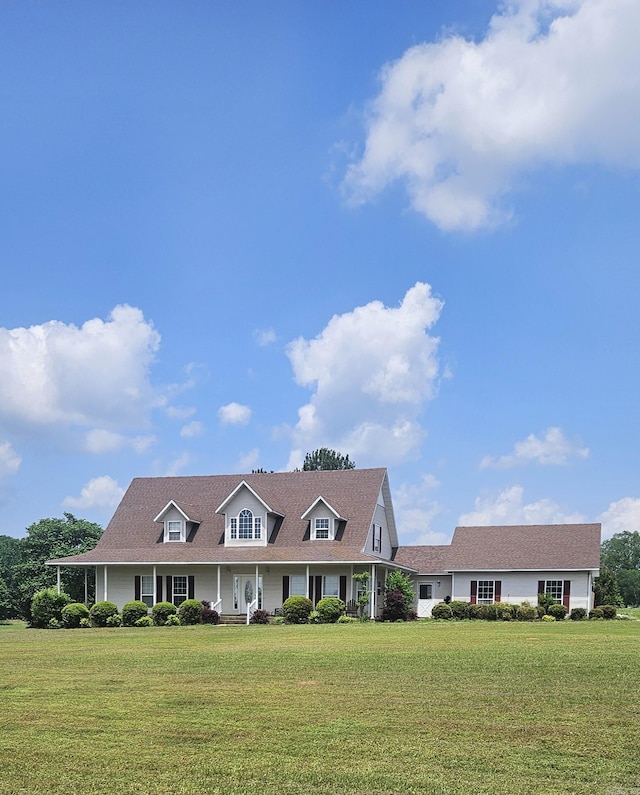 cape cod-style house featuring a front yard